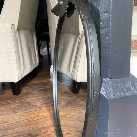 Round Black Gleaming Mirror - Picture 4 of 4